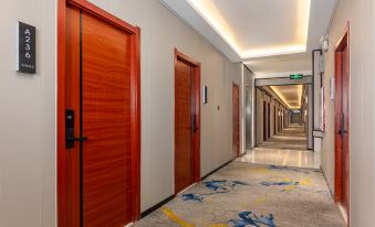 Wofu Hotel (Zhengzhou High-speed Railway East Station Economic Development Center Plaza)