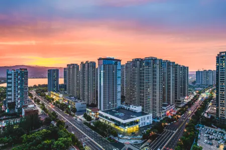 Licheng Huasheng International Hotel (Taiyuan Red Lantern Sports Stadium Branch) Отели рядом с достопримечательностью «Tang Shuyu Temple»