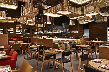 Kempinski Hotel Mall of the Emirates Dubai Отели рядом с достопримечательностью «The View Palm Jumeirah»