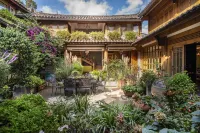 Lijiang Huazizai Premium Garden Inn 光碧楼周辺のホテル