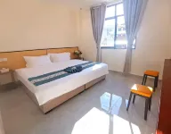 Khamsay Hotel（Outdoor Pool & National University ）