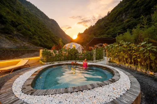 Mubal Hut • Hot Spring Camping Homestay (Libinggou Scenic Area, Lixiaolu Store)