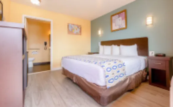 Hotel Avenida - Oceanside Camp Pendleton