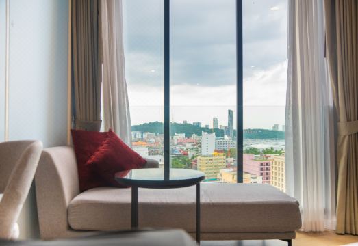 Pattaya Beach · THE Edge Base