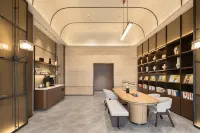 Madison Hotel (Yibin Hejiangmen Yangtze River Park)