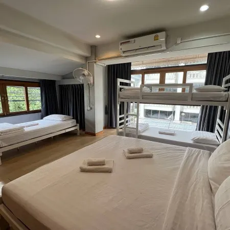 Pratunam Family House