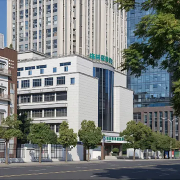 GreenTree Zhixuan Hotel (Fuzhou Sanfang Qixiang Nanmendou Subway Station) Отели рядом с достопримечательностью «Фуцзянский Медицинский Университет (Тайцзянский Кампанский) - библиоте»