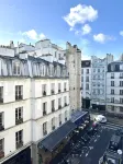 Stunning studio with elevator access in the Marais
