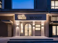 "Town Talk •THEMOMENAPARTMENTAesthetic Designer LOFT (Nantong Vocational University Branch) โรงแรมใกล้สนามบินนานาชาติซิงตง