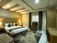 MG Crown Hotel 4 Các khách sạn gần Trung tâm thương mại Rashed