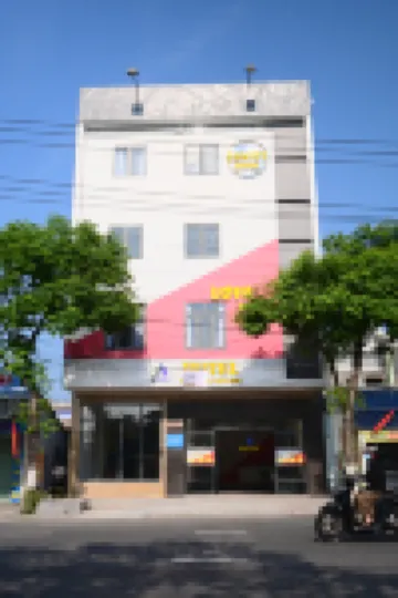 A HOTEL Hotels near Marble Mountains