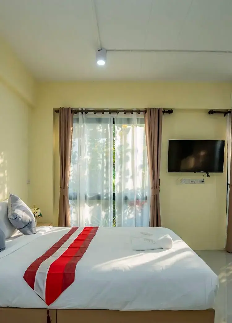 ห้องดีลักซ์ เตียงใหญ่ พร้อมเครื่องปรับอากาศ