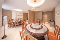 Danjiangkou Supure International Grand Hotel (Danjiangkou Dam Scenic Area)