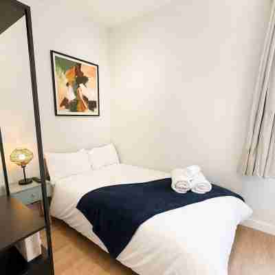Exclusive 1 Bedroom Flat in the Heart of Hounslow! Rooms