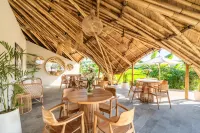 Noon V10 · Eco Bamboo Getaway in Seseh - Canggu - A Luxury Private Villa By Balinest Villas Hotels in 