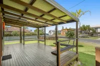 Lennox Beach Shack – Classic Coastal Stay Near the Beach