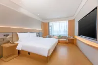 JI Hotel (Xinyang Railway Station Tianrun Square) - balcony