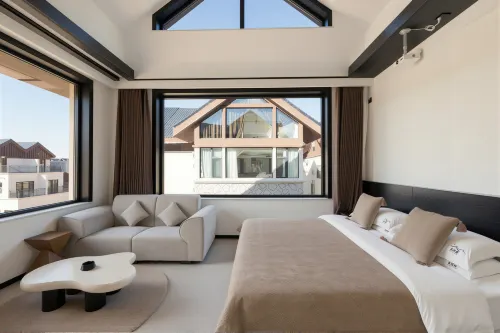 Natural Wake · Calm Wake Designer Homestay