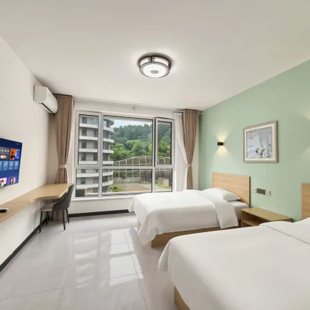 Kai Zheng  hotel