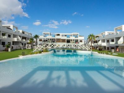 Penthouse with private rooftop & pool in Torrevieja