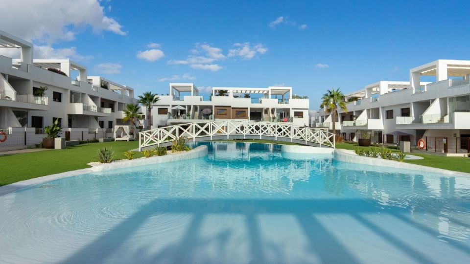 Penthouse with private rooftop & pool in Torrevieja