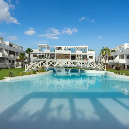 Penthouse with private rooftop & pool in Torrevieja