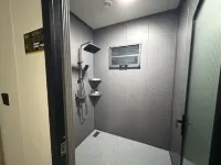 Zoige Lizhong Chinese Inn - غرفة مطلة على الجبل
