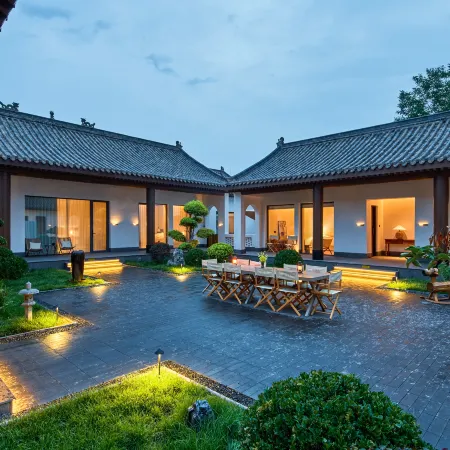 Floral Hotel· Yinchuan Xingxinsuo Homestay (Hei Lan Performing Arts Town Branch)