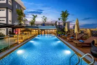 Amana Hotel Phnom Penh - Infinity Pools