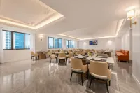 Vienna International Hotel Dongguan Guomao Yuanmei Metro Station Branch - parking