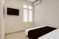Hotel O near Bunda Thamrin Hospital formerly Airis Hotel - 2 ดาว