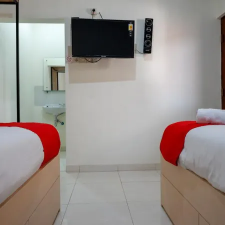 RedDoorz near Alun Alun Kudus 2
