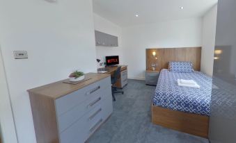 CovStays – Victoria House - Deluxe Studios in Coventry City Centre