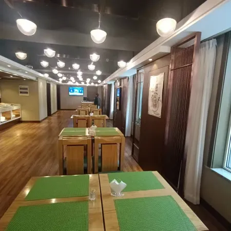 Xidu Crystal Hotel (Siping Xinghong Road)