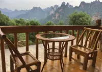 張家界山頂頂民宿 武陵源風景名勝區-靈鎖緣附近的飯店