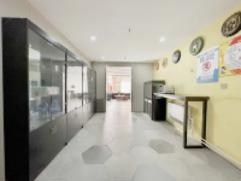 Home Inn Ruibai Cloud Hotel (Shijiazhuang Railway Station Huihua College Branch)