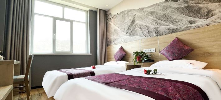 Colorful Danxia Stone City Hotel Hotels in Linze