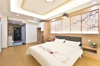 Xingxiang·Viewing Designer Homestay (Yanji Yanbian University Internet Red Wall Store)