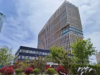 青島尚品麗灣海景飯店（吾悅廣場澎湃島店） 積米崖港附近的飯店