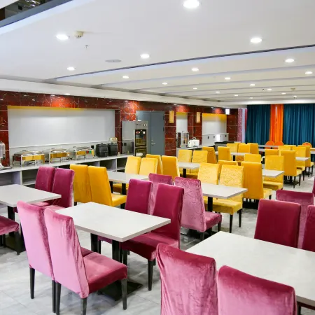 Kuqa Xinyu Hotel (Guiz Plaza)