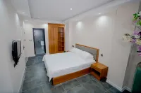 Lixin Yixin Hotel Hotels near Qicai World International Shopping Plaza