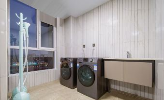 Vienna International Hotel (Yinzhu Metro Station, West Coast, Qingdao)