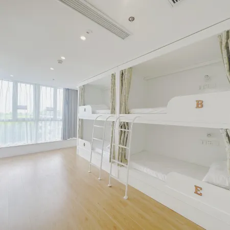 Hangzhou JZ Youth Hostel (West Lake Wulin Square Baoshan Bridge Metro Station Branch)