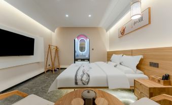 Mountain and Water Residence