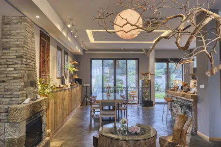 Nature Cure Village Lodge Отели рядом с достопримечательностью «Jiangling Scenic Area»