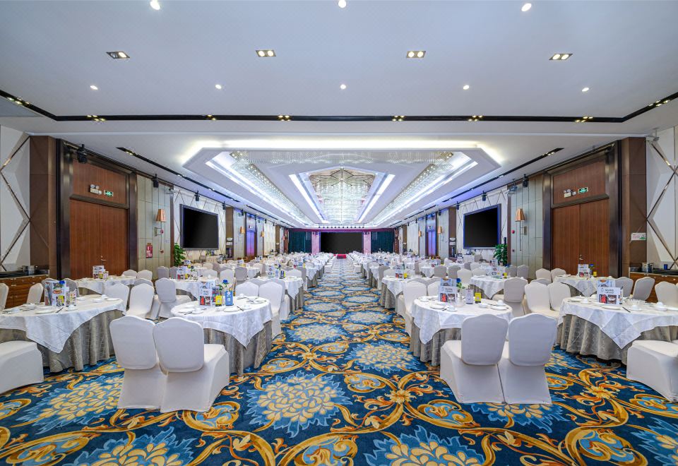 젬스 큐브 인터내셔널 호텔