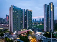 Nanchang Blizzard Designer Collection Hotel (Nanchang Honggutan Causeway Bay Branch) Hotels in der Nähe von College of Electron and Information， Nanchang Institute of Technology