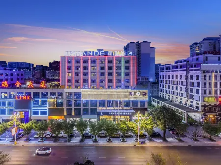 Lavande Hotel (Xingyi Jushan Avenue) Отели рядом с достопримечательностью «Jushan Square»