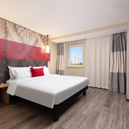 Ibis Hotel (Wuhan Tongji Medical College Store)