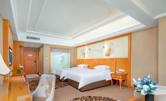 Vienna Hotel (Kunming Dianchi Dounan Flower Market Jingui Street Subway Station)